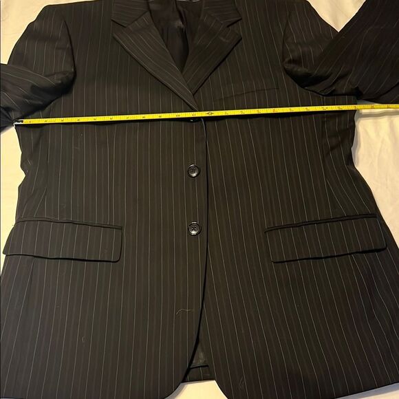 Allyn Saint George Gray Pinstripe Men’s Suit - Picture 6 of 9